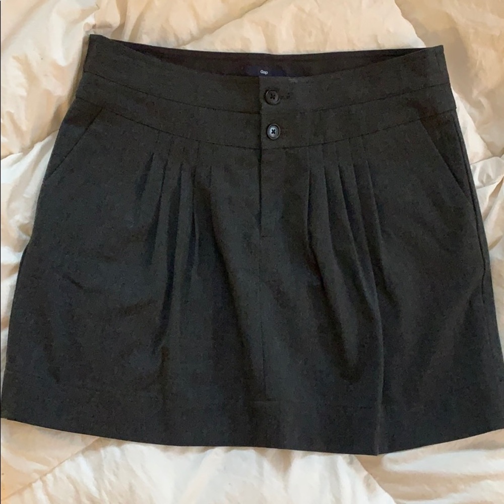 High-rised grey skirt by Gap